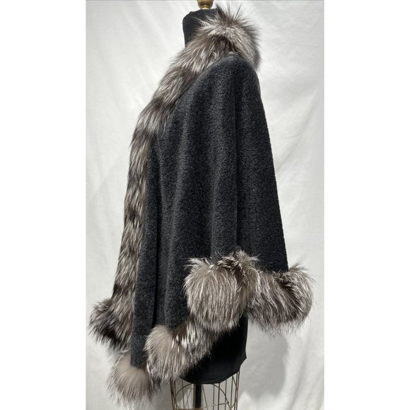 Charcoal alpaca / llama cape w/ Silver fox trim (102086) - Picture 2 of 3